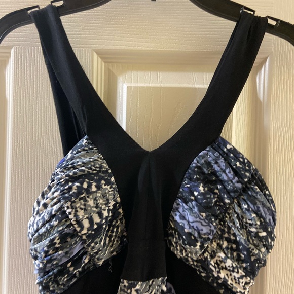 Beautiful Dress - Picture 2 of 3